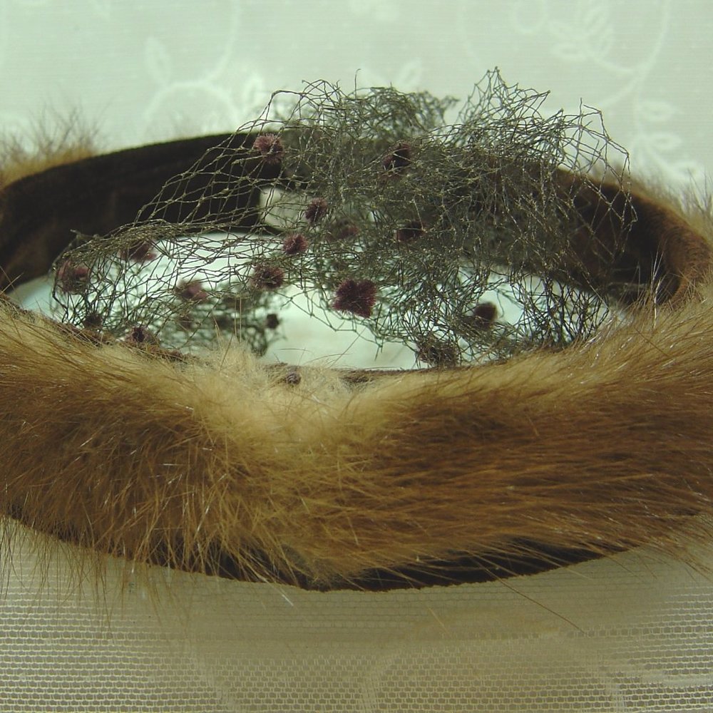 Vintage brown fur halo ring hat